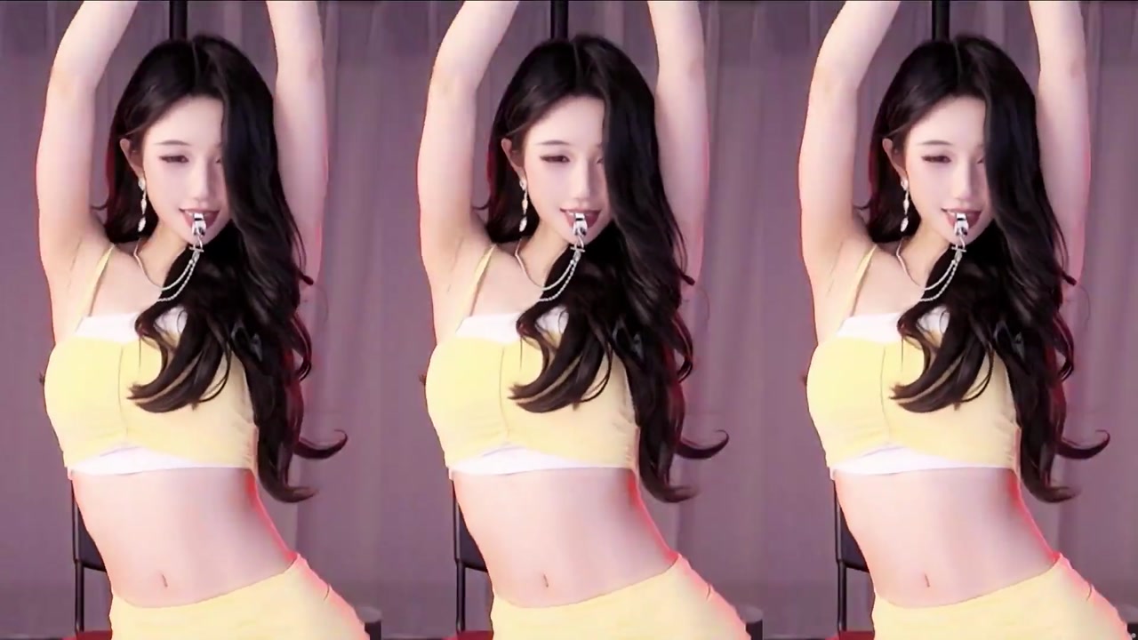 Chinese girl 坏空空[huaikongkong]20230721 TikTok live with Chinese girls dancing 000003