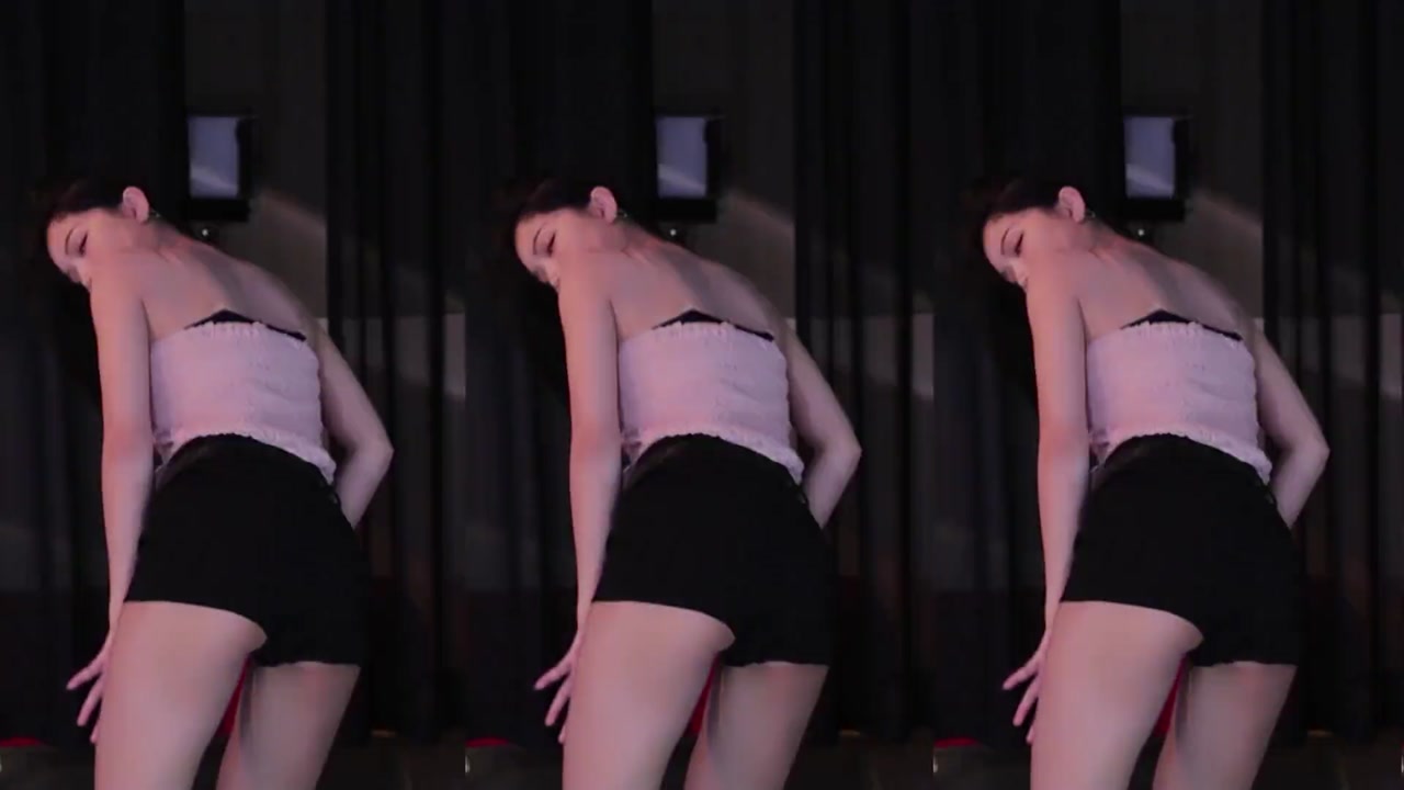 一只萌七哟o20230622 TikTok live with Chinese girls dancing 000001