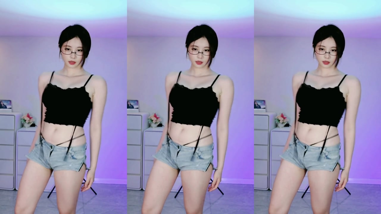 Douyu 一只小仙若20230711 Wechat live with Chinese girls dancing 000006