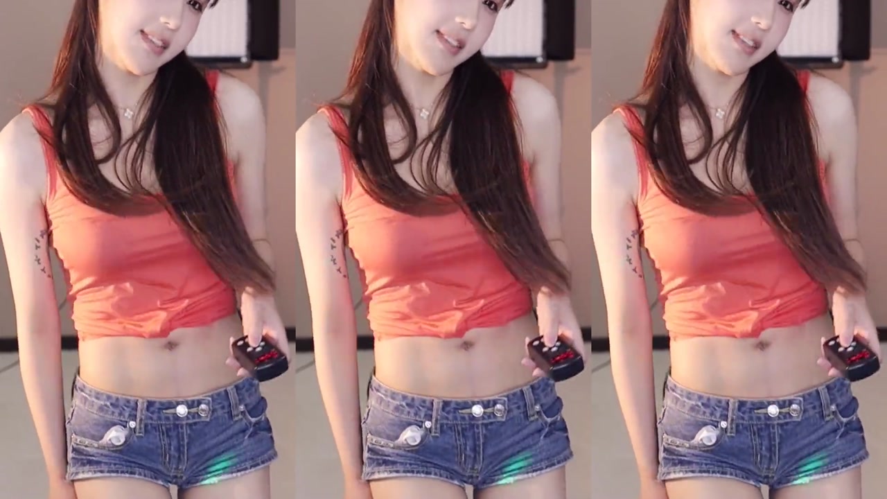 Douyin qiaomeieve[乔妹eve]20220120 Wechat live with Chinese girls dancing 212803