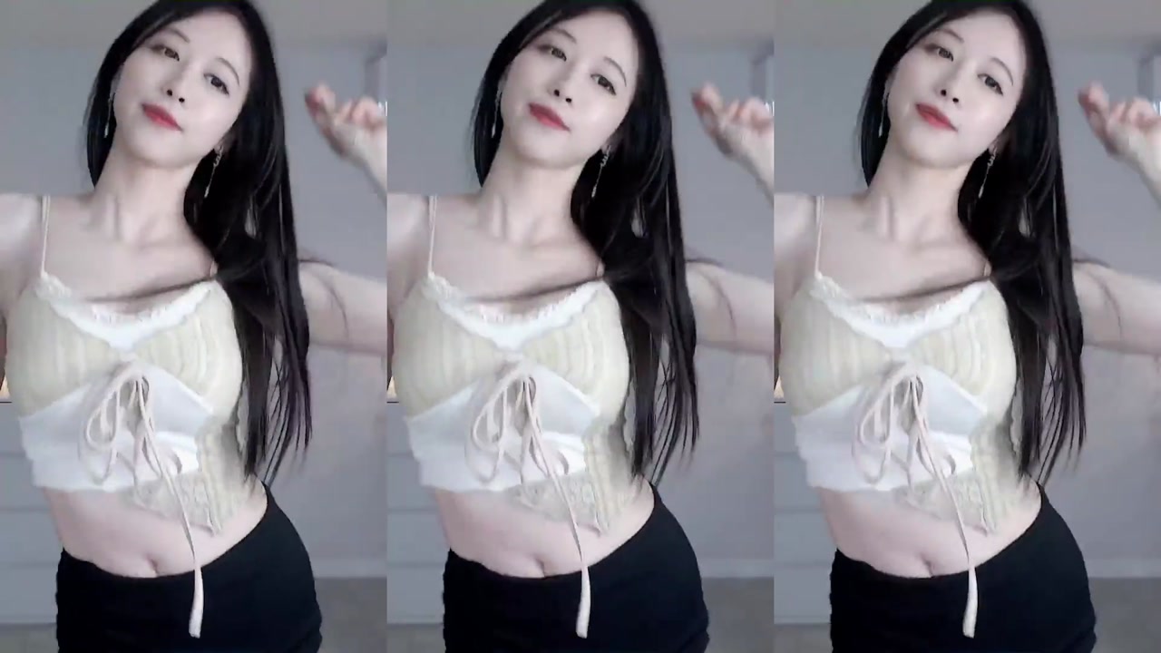 Douyu 一只小仙若20231003 sexy female anchor from China dances 000021