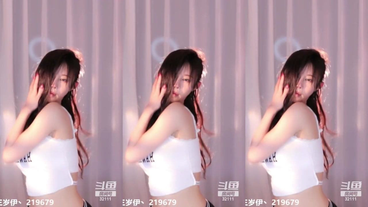 Douyin sansuiyi[三岁伊]20230418 sexy female anchor from China dances 000021