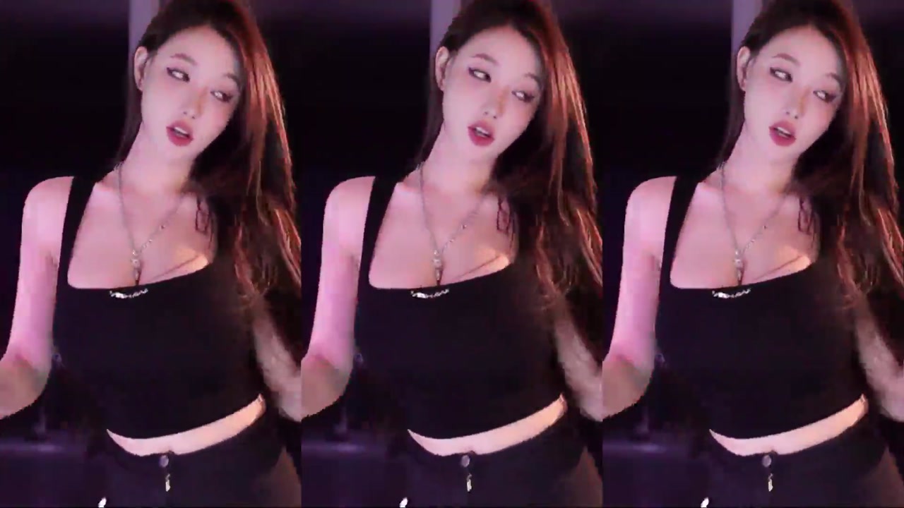 Douyin minana呀[minanaya]20230816 Wechat live with Chinese girls dancing 000015
