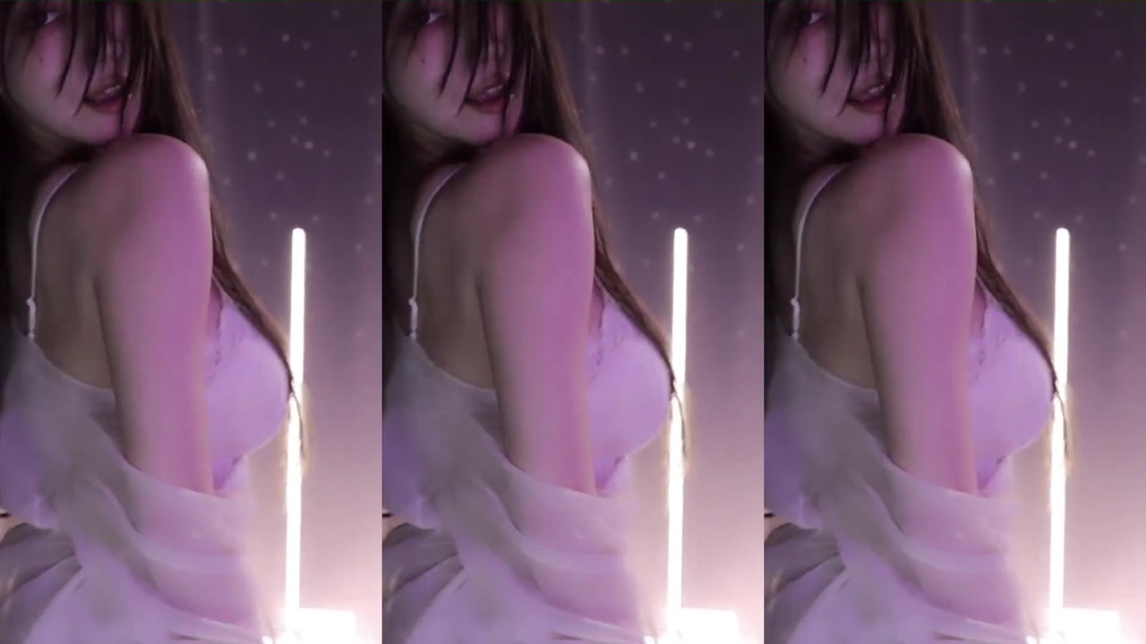 Huya 王雨檬呀20231017 Chinese girl dancing meme 000006