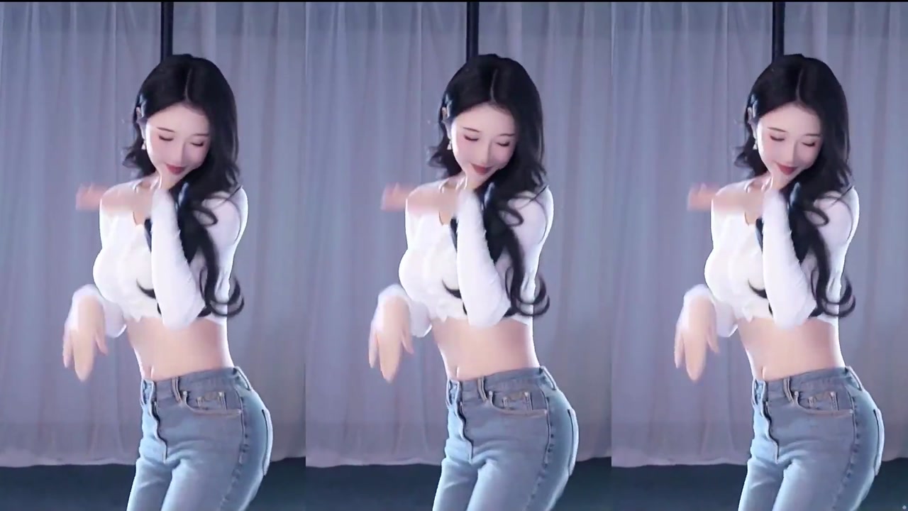 Huya 坏空空20230708 TikTok live with Chinese girls dancing 000036