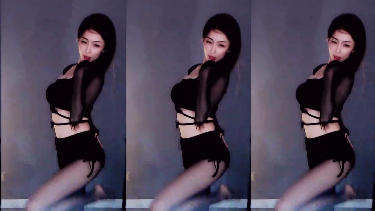 Douyin 闪耀顾梦汐[shanyaogumengxi]20220115 Chinese girl live dance 004701