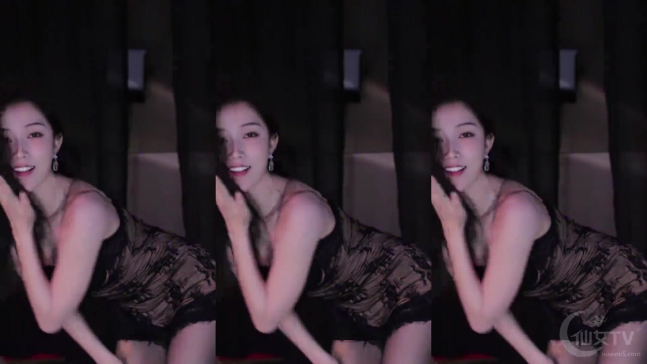 Douyu 一只萌七哟o20230620 Wechat live with Chinese girls dancing 000006