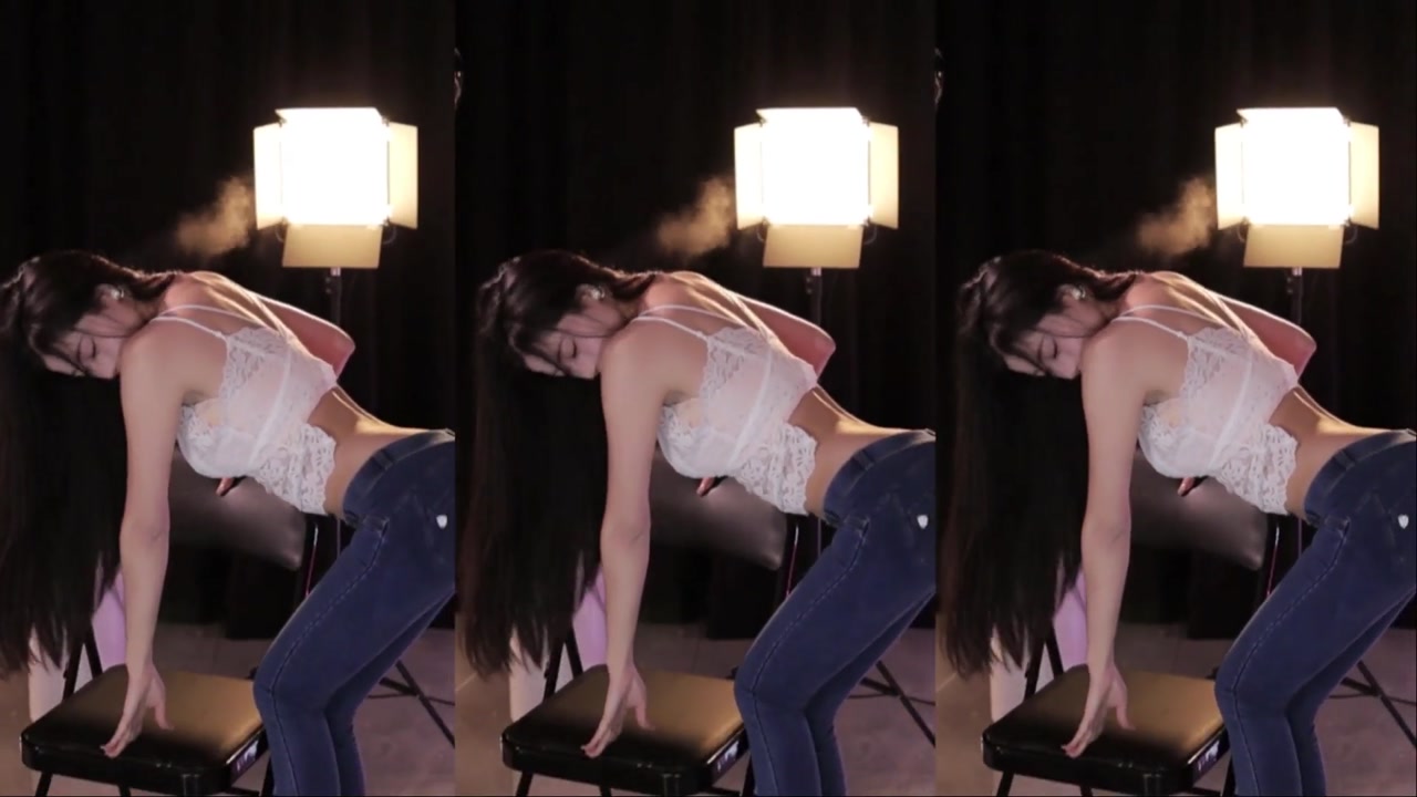 Chinese girl 金琳爱睡觉[jinlinaishuijue]20231228 Wechat live with Chinese girls dancing 000000