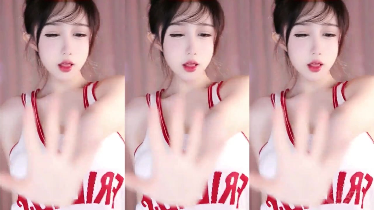 奶言艾20230622 Chinese girl dancing meme 000010