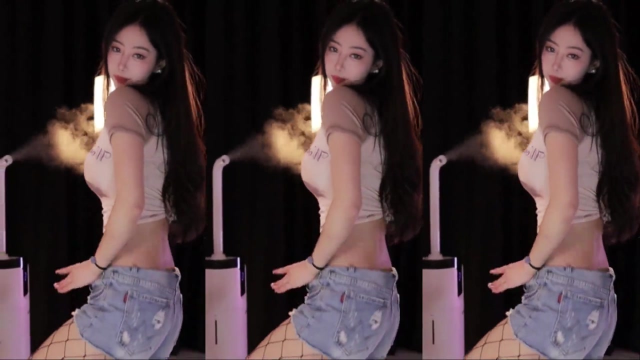 Huya 金琳爱睡觉20231215 Sexy Chinese Girl Dance 000045