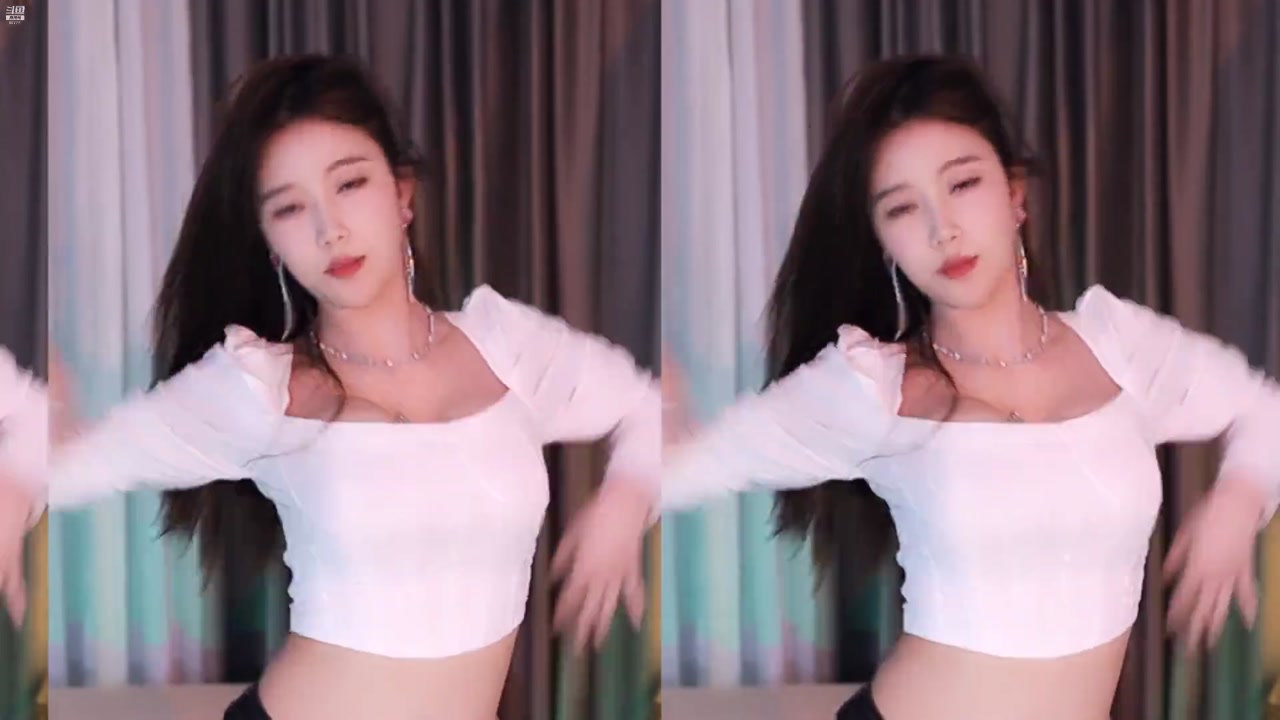 Chinese girl yizhimengqiyoo[一只萌七哟o]20220111 sexy female anchor from China dances 230303