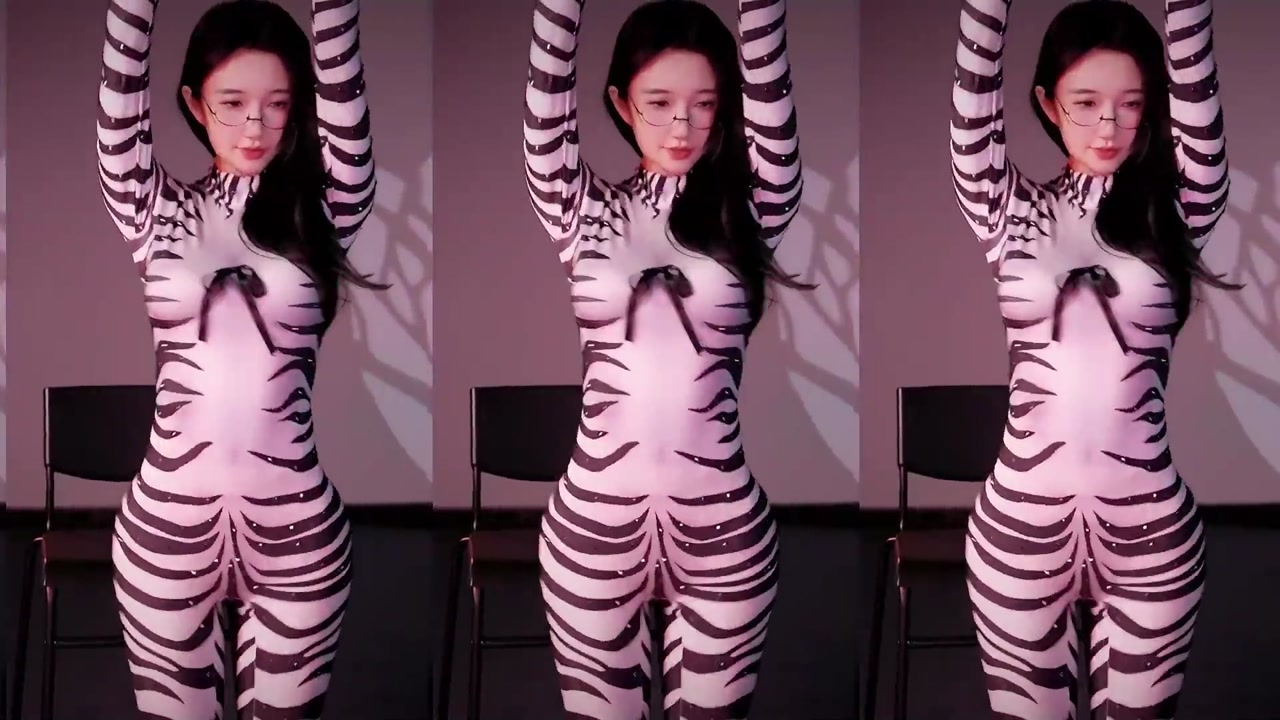 Douyin 坏空空[huaikongkong]20230427 Chinese girl live streamingCute Chinese Girls Dance Livestream High