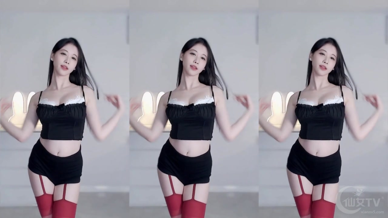 Douyin 一只小仙若[yizhixiaoxianruo]20231126 TikTok live with Chinese girls dancing 000028