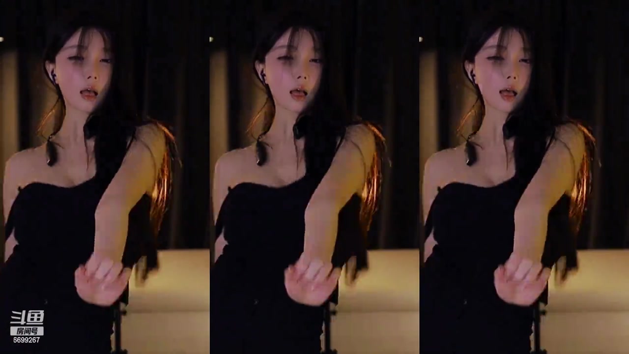 Chinese girl hunanxiaochengzi[湖南小橙子]20230716 Douyulive dancer Livestream Highlights 000015