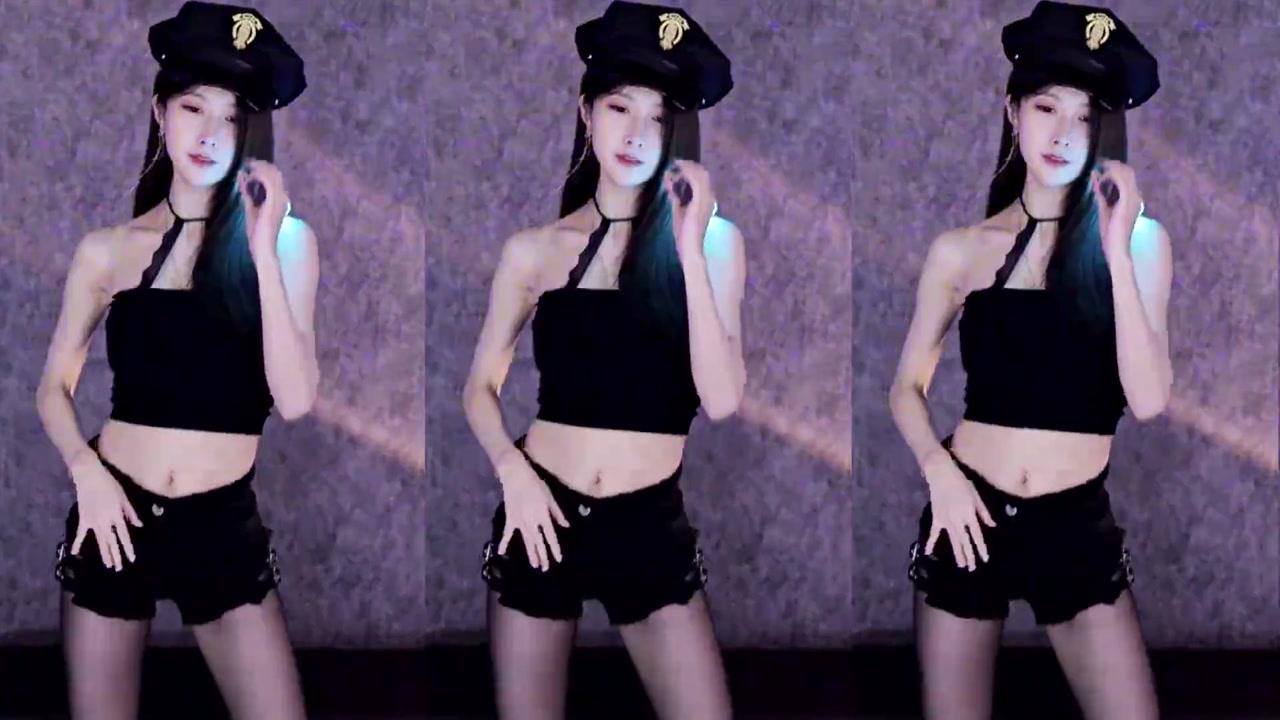 Chinese girl 王芯恩Tree[wangxinentree]20220103 TikTok live with Chinese girls dancing 013901