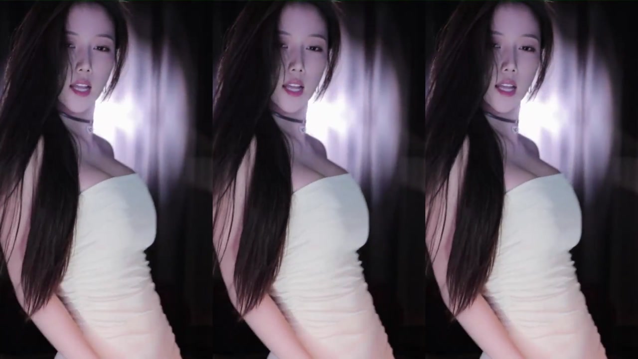 Chinese girl yizhimengqiyoo[一只萌七哟o]20230727 Wechat live with Chinese girls dancing 000000