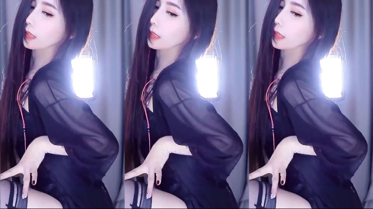 Huya 千洛学姐y20220109 TikTok live with Chinese girls dancing 235401