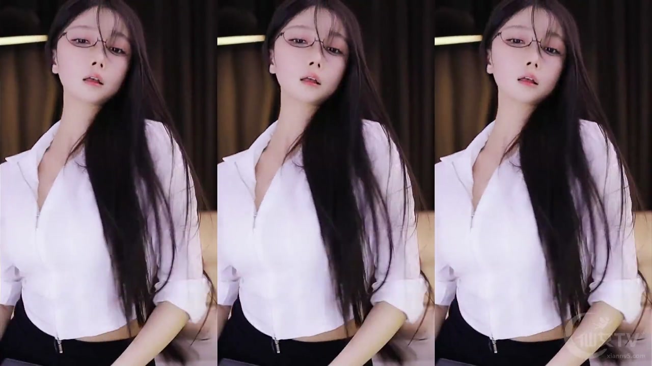 Douyin hunanxiaochengzi[湖南小橙子]20230829 Chinese girl dancing meme 000001