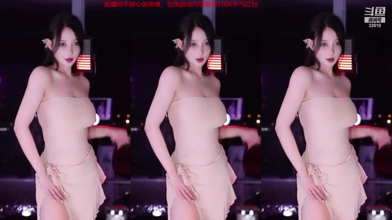 Huya minana呀20230423 TikTok live with Chinese girls dancing 000055