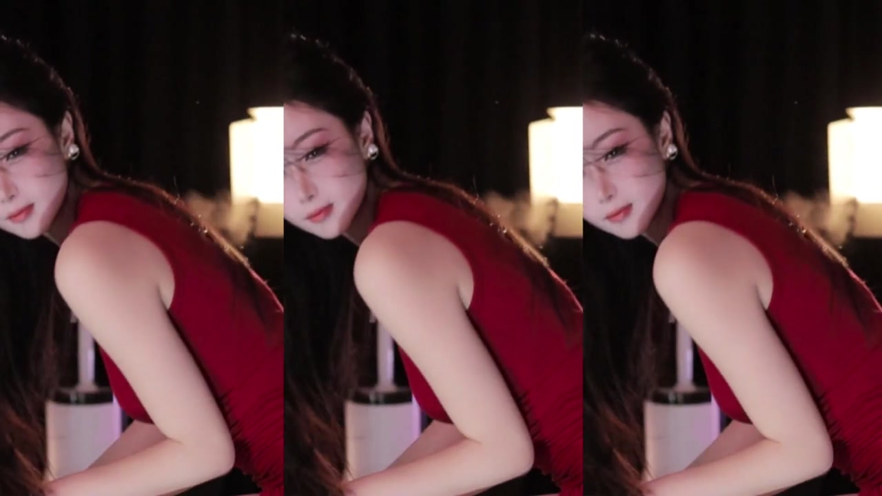 Douyin 金琳爱睡觉[jinlinaishuijue]20231231 sexy female anchor from China dances 000001