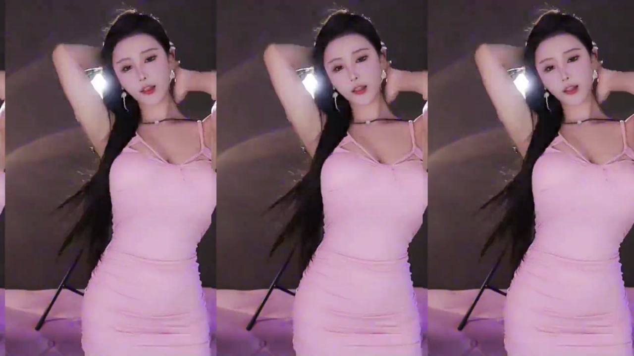 Douyin 小棉袄[xiaomianao]20230730 Wechat live with Chinese girls dancing 000001