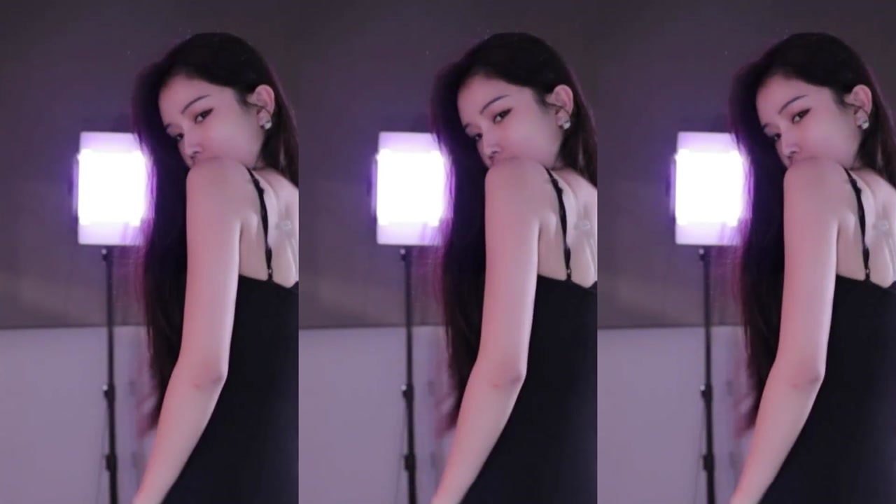 Douyu 一只萌七哟o20230618 Wechat live with Chinese girls dancing 000006