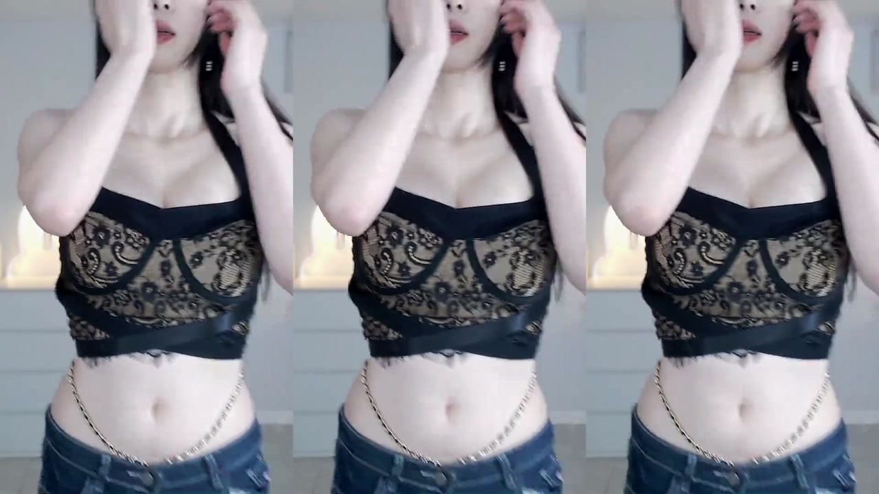 Huya 一只小仙若20231015 TikTok live with Chinese girls dancing 000006