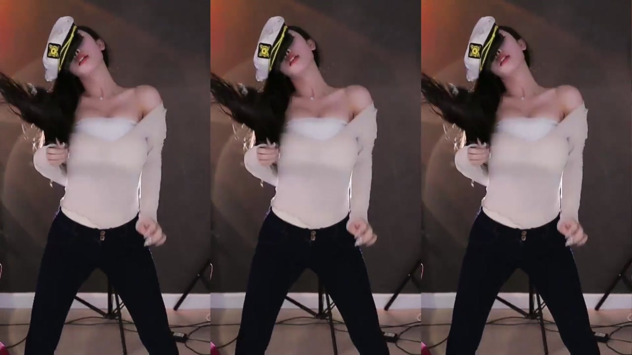 Huya 小棉袄20230617 Chinese girl dancing meme 000021