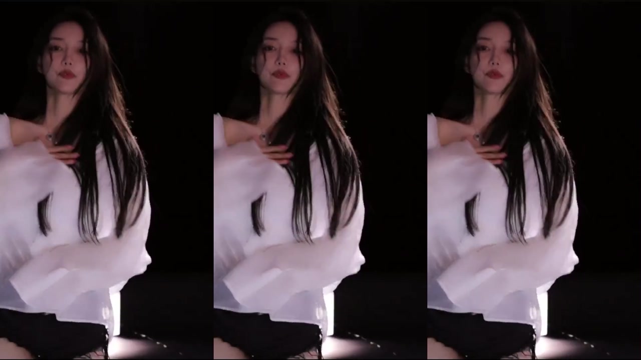 Douyin 王雨檬呀[wangyumengya]20230702 pretty chinese girl live dance 000028