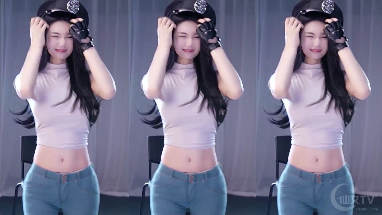 Chinese girl 坏空空[huaikongkong]20230524 TikTok live with Chinese girls dancing 000021