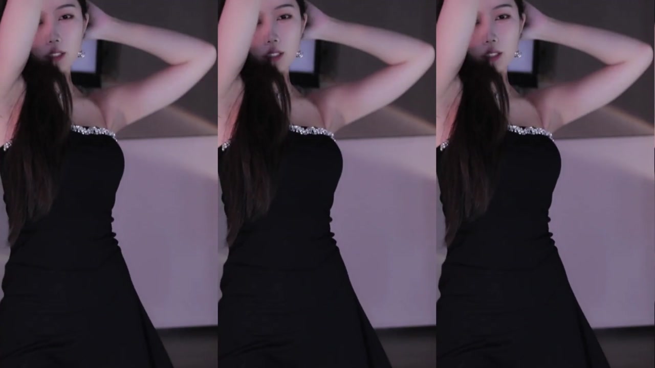 Huya 一只萌七哟o20230613 TikTok live with Chinese girls dancing 000001
