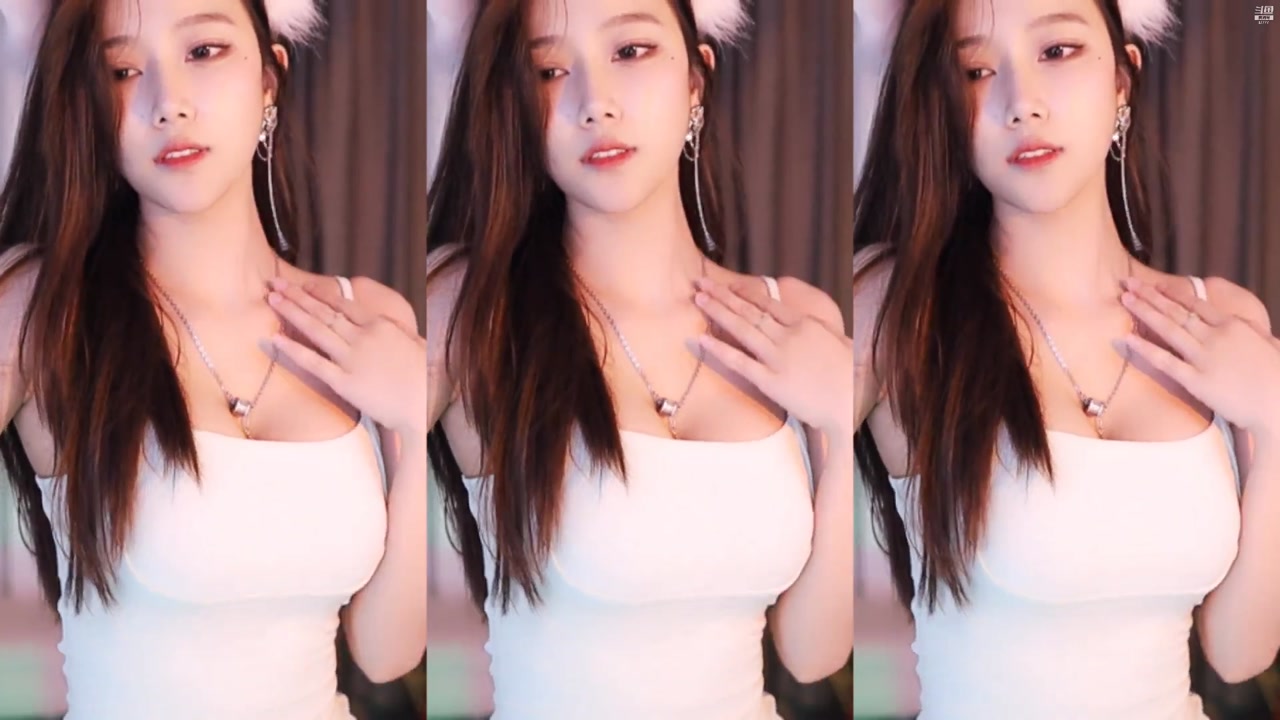 一只萌七哟o20220104 Chinese girl dances 035201