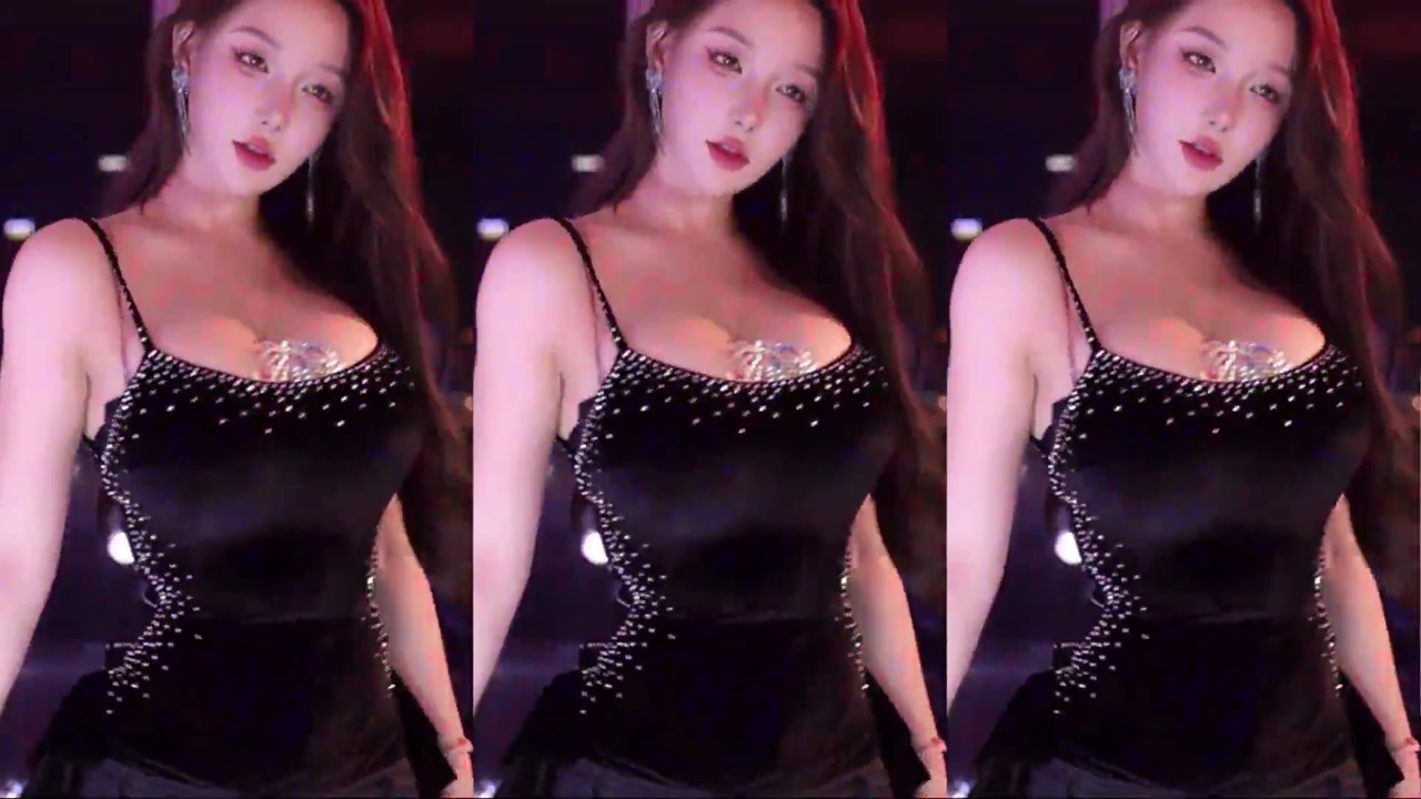 Chinese girl minana呀[minanaya]20231013 Wechat live with Chinese girls dancing 000036