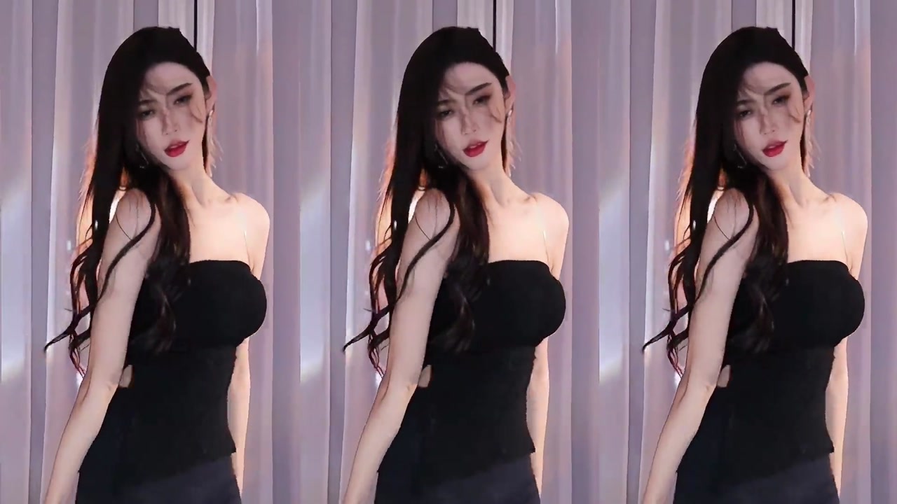 Chinese girl zhangtuixixi[长腿兮兮]20231229 douyin live Dance Livestream Highlights 000021