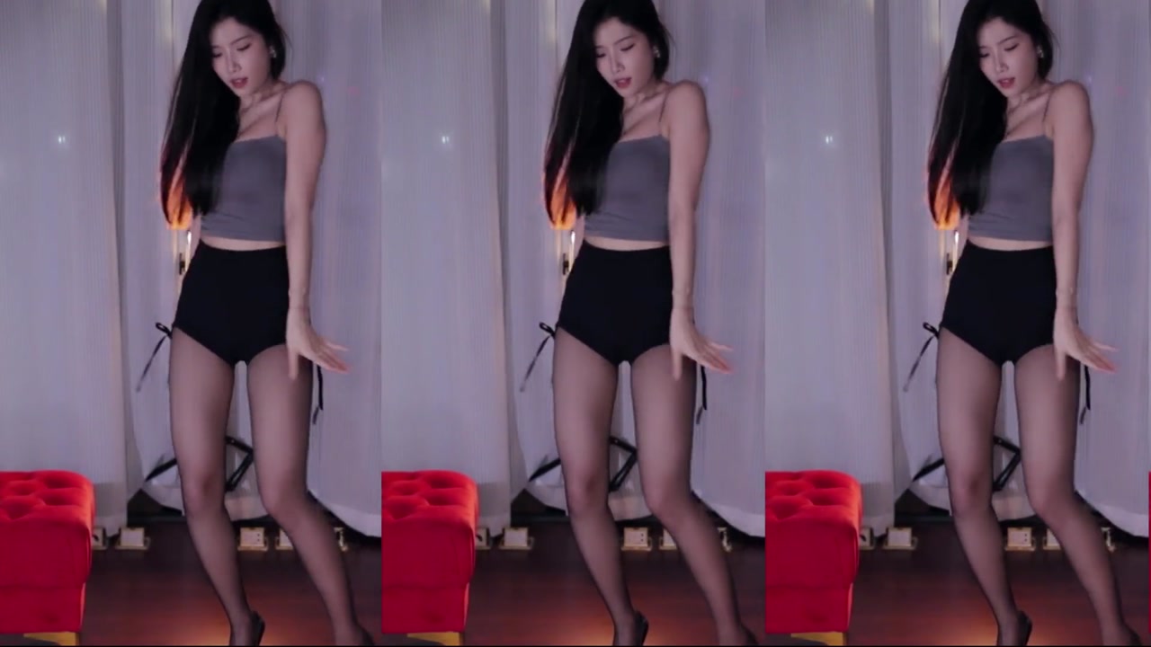 Huya 一只萌七哟o20231021 Cute Chinese Girls Dance Livestream Highlights 000015