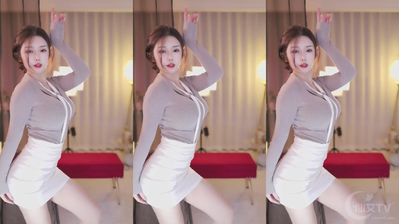 猫崽崽三分糖20231008 TikTok live with Chinese girls dancing 000021