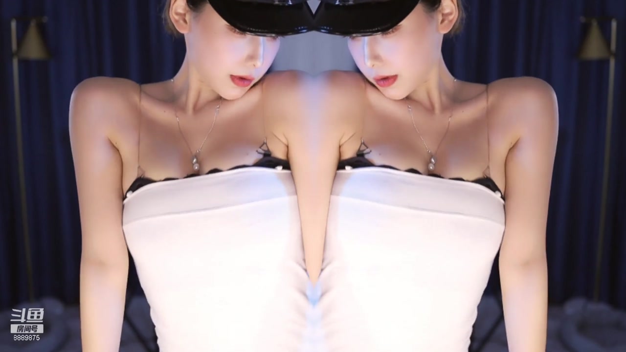 Douyu 恰一口柚子i20220114 TikTok live with Chinese girls dancing 215001