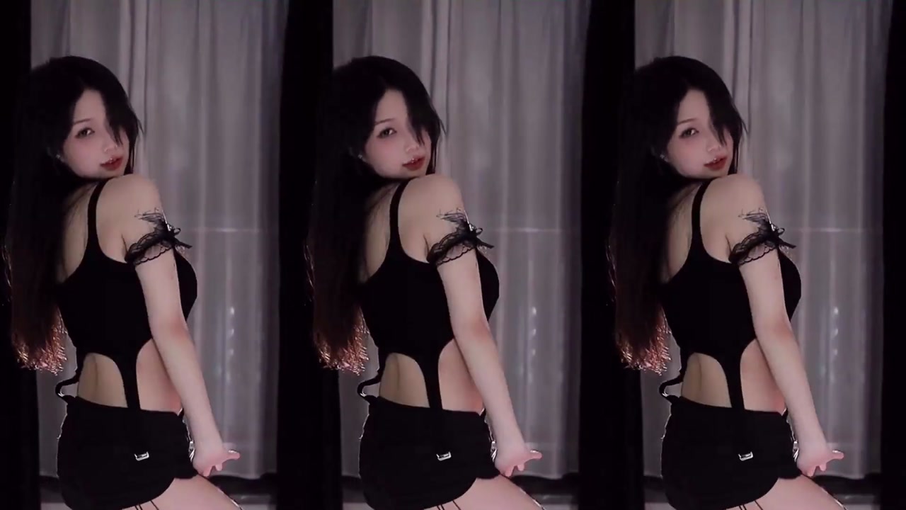 小火龙20230422 TikTok live with Chinese girls dancing 000028
