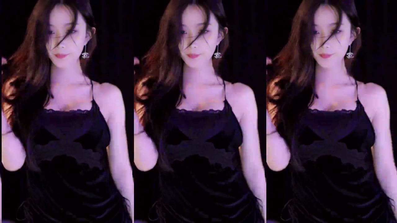 一只萌七哟o20240118 TikTok live with Chinese girls dancing 000000
