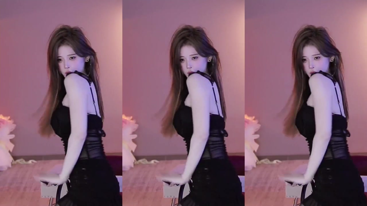 Chinese girl xiaoshuixi[小水熙]20230417 bilibili live Dance cut 000001