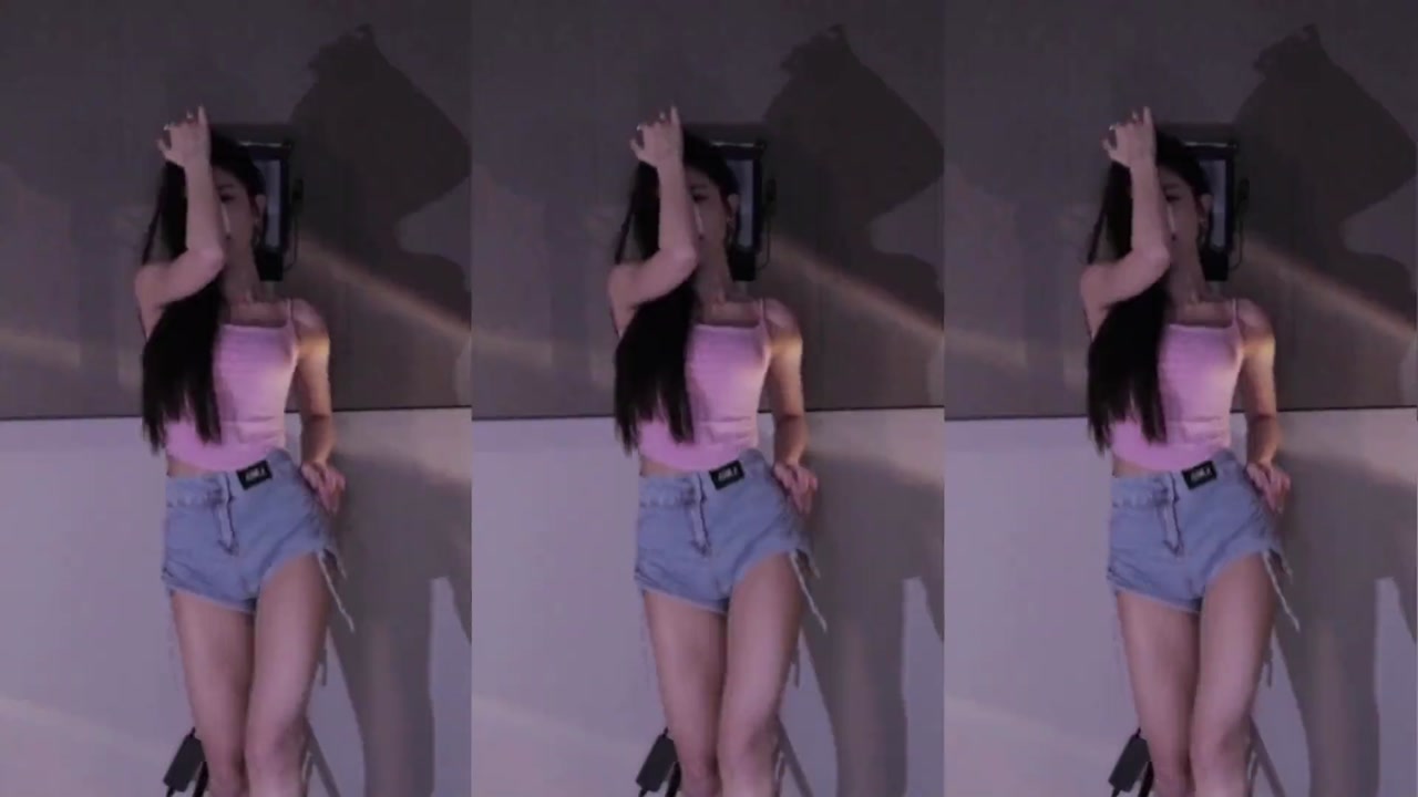 Douyin yizhimengqiyoo[一只萌七哟o]20230627 Chinese girl live stream 000010