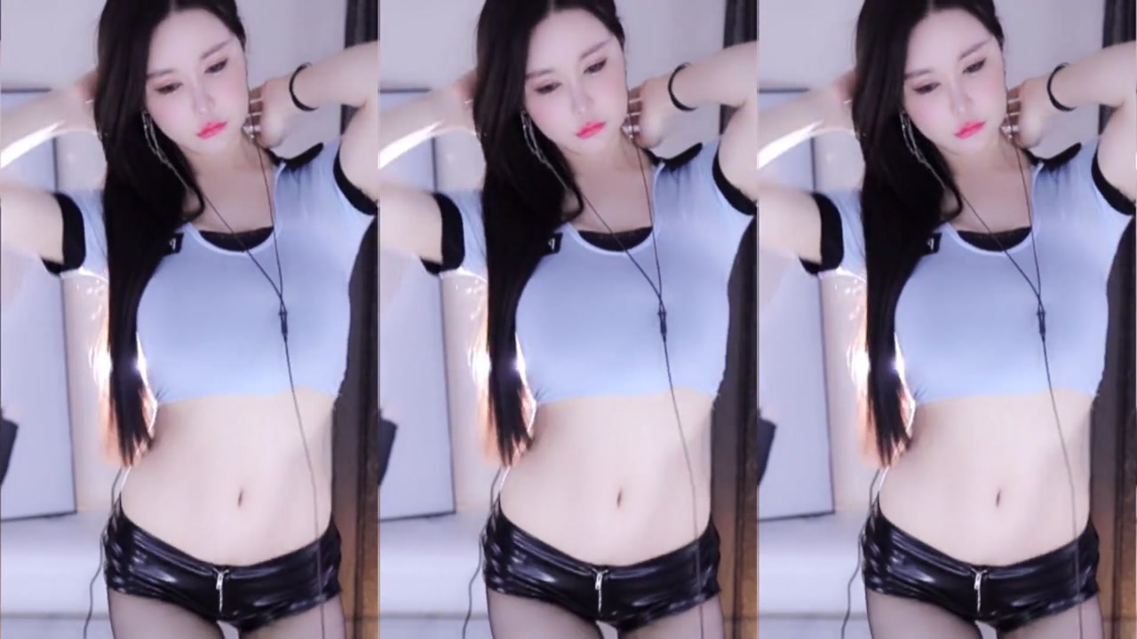 Douyu 优粒20220101 TikTok live with Chinese girls dancing 214200