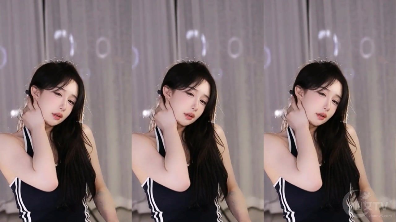 Chinese girl 奶言艾[naiyanai]20230602 TikTok live with Chinese girls dancing 000015